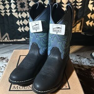 Black/blue kids western boots. Brand new with box. Boys size 2.